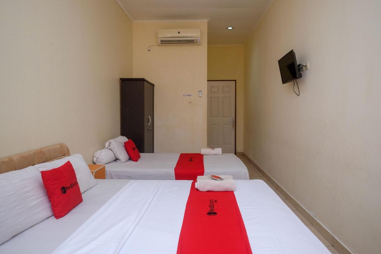 Reddoorz Near Jalan Wolter Monginsidi Manado Hotel Exterior foto