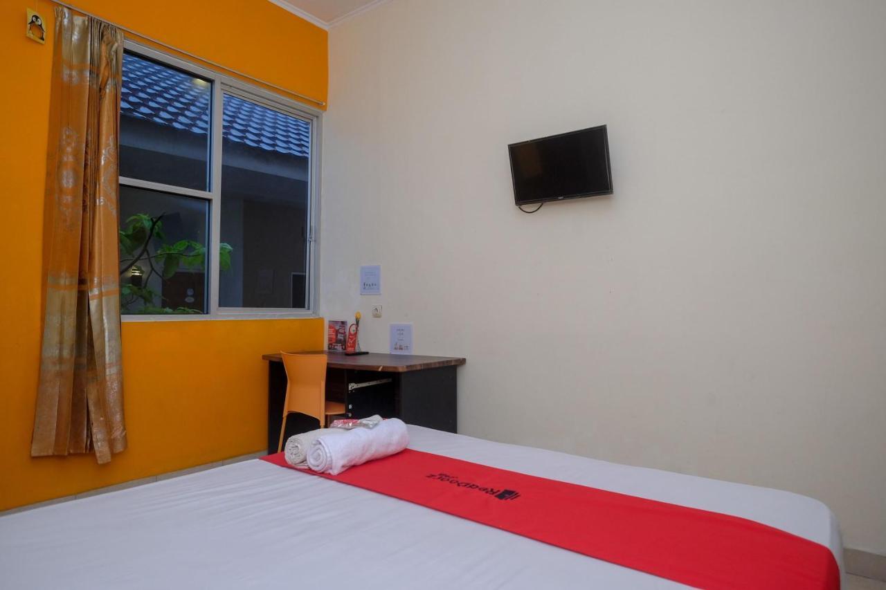 Reddoorz Near Jalan Wolter Monginsidi Manado Hotel Exterior foto