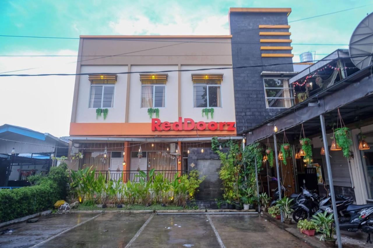 Reddoorz Near Jalan Wolter Monginsidi Manado Hotel Exterior foto